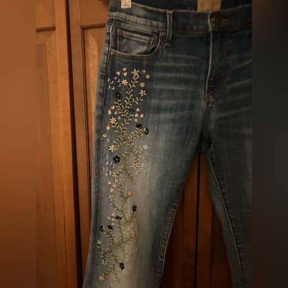 Driftwood Women’s 28 The Kelly Cotton Blend Floral Embroidered Classic Fit Jeans - Picture 3 of 16